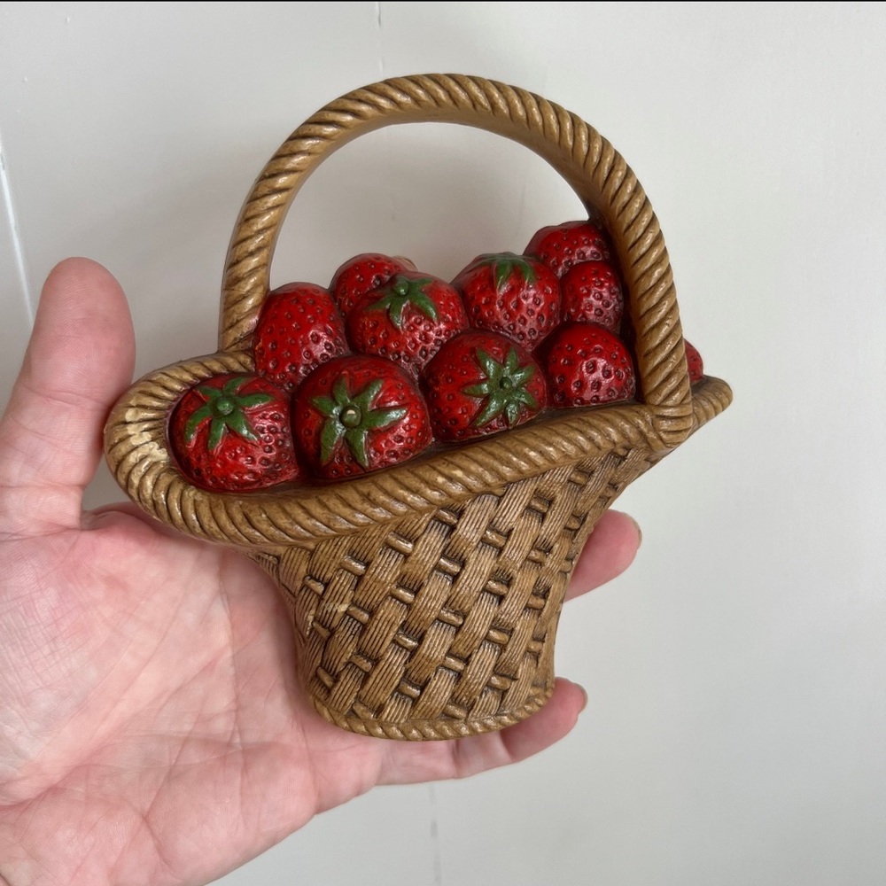 Homco Burwood strawberry basket kitchen decor